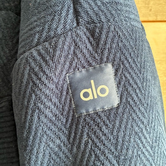 Alo Yoga Cropped Cozy Day Full Zip Jacket - Picture 9 of 17